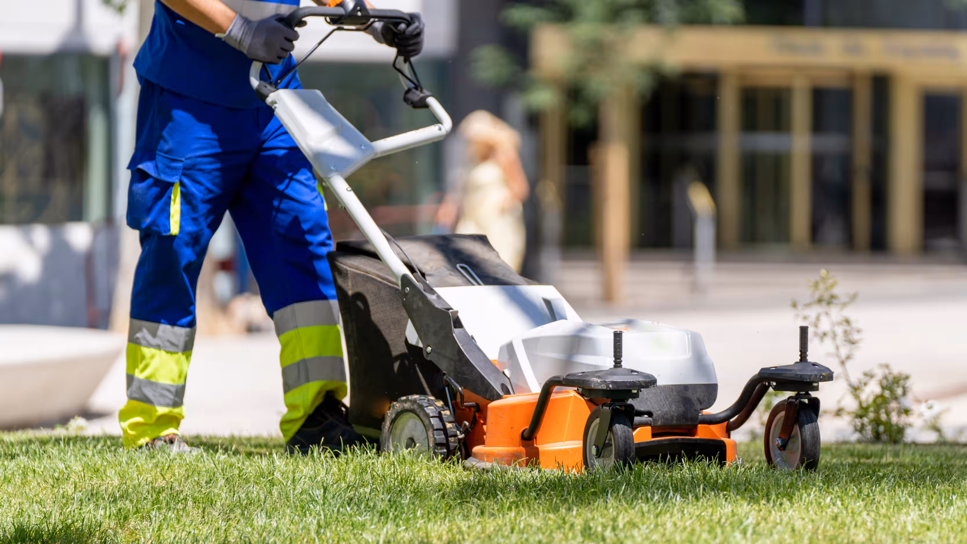 commercial landscaping hero 1